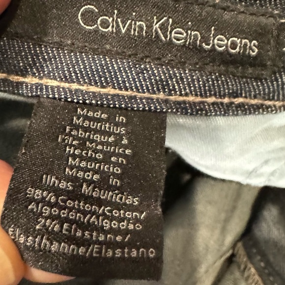 Calvin Klein Boyfriend Jeans Size 16 - 33” inseam - Picture 4 of 6